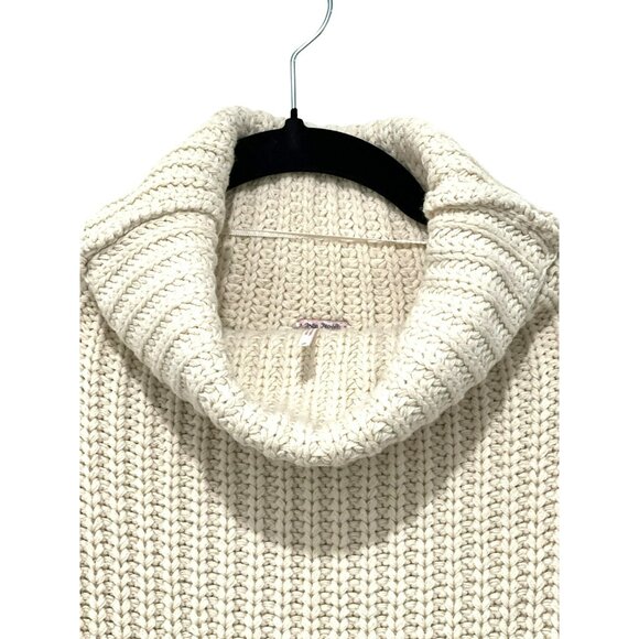 Free People Oversized Cream Knit Turtleneck Sweater Size Small NWT - Picture 3 of 5